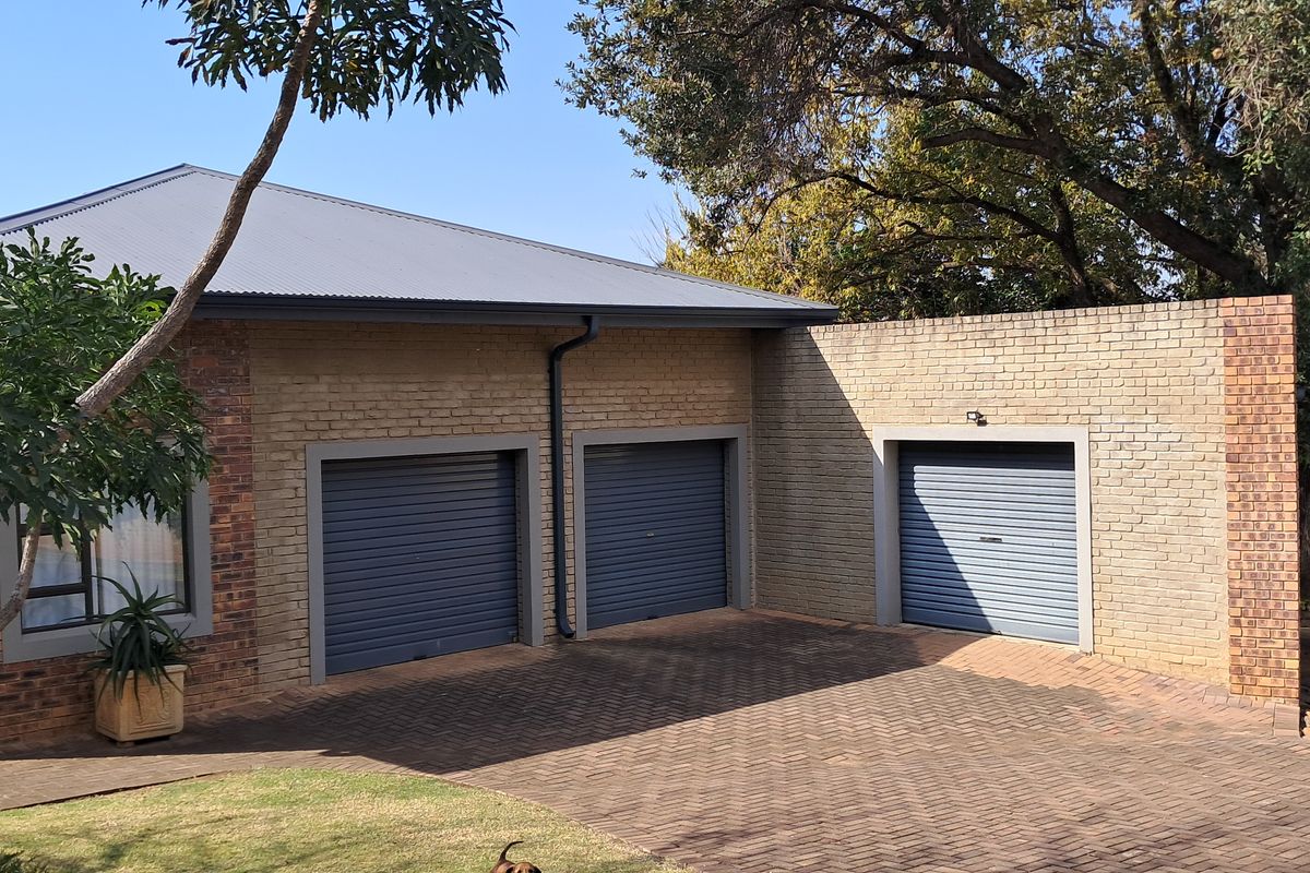 Exclusive area, Modern and spacious with Granny flat attached to main house - Photo 4