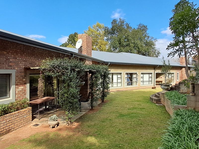 Exclusive area, Modern and spacious with Granny flat attached to main house - Photo 9