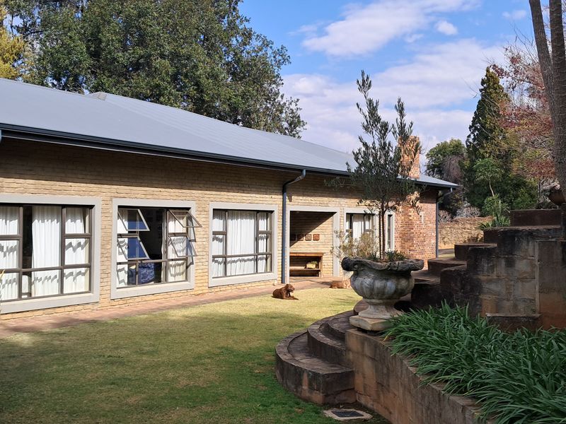 Exclusive area, Modern and spacious with Granny flat attached to main house - Photo 8