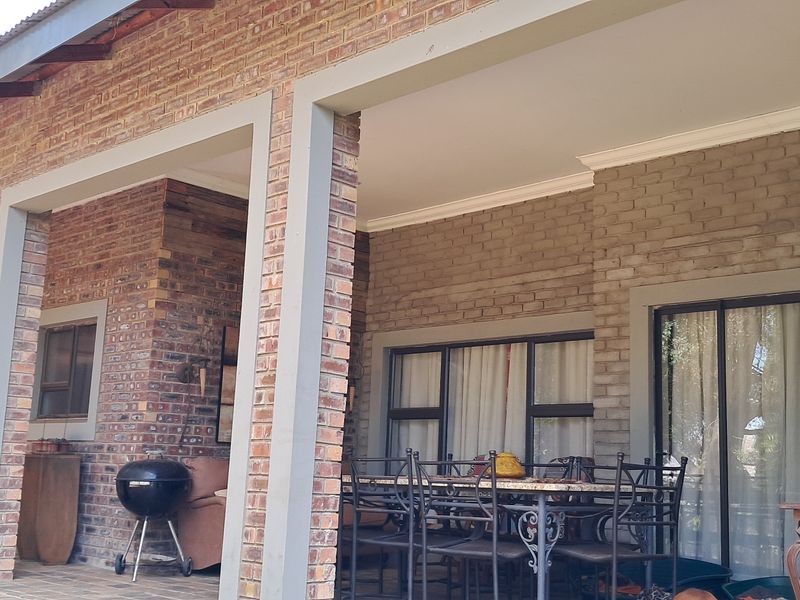 Exclusive area, Modern and spacious with Granny flat attached to main house - Photo 6