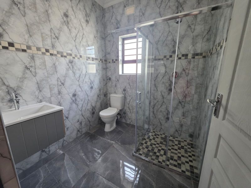 Modern Home With Private Flatlet In Quiet Malmesbury Cul-De-Sac - Photo 10