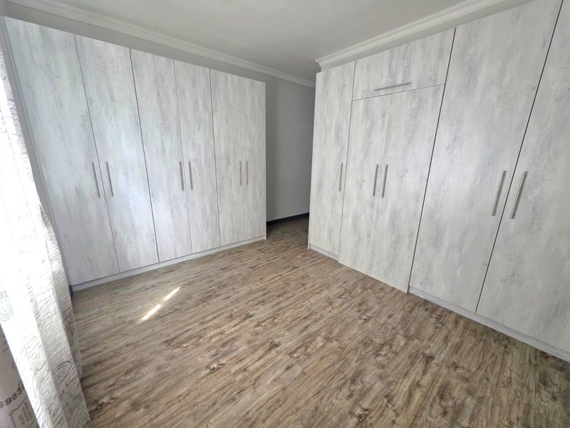 Modern Home With Private Flatlet In Quiet Malmesbury Cul-De-Sac - Photo 9