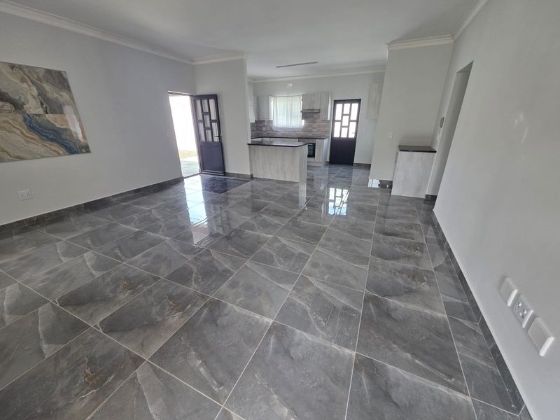 Modern Home With Private Flatlet In Quiet Malmesbury Cul-De-Sac - Photo 8