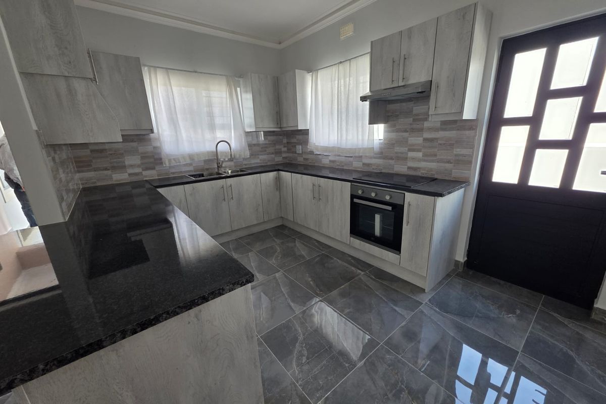 Modern Home With Private Flatlet In Quiet Malmesbury Cul-De-Sac - Photo 5