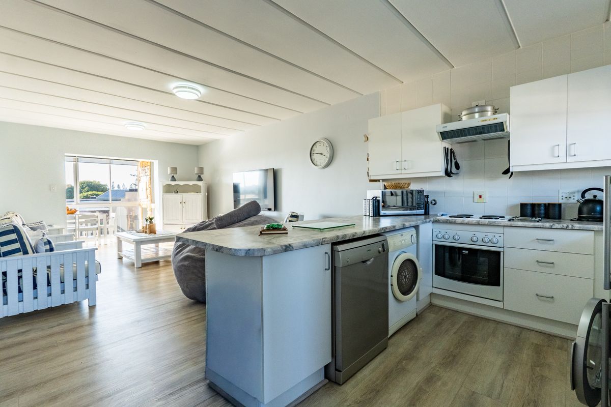 Prime Coastal Apartment in Hartenbos - Photo 2