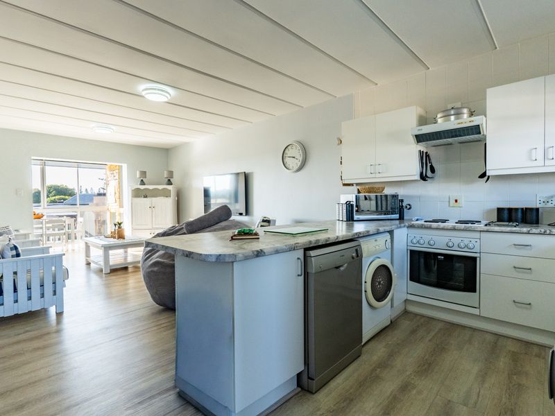 Prime Coastal Apartment in Hartenbos - Photo 2