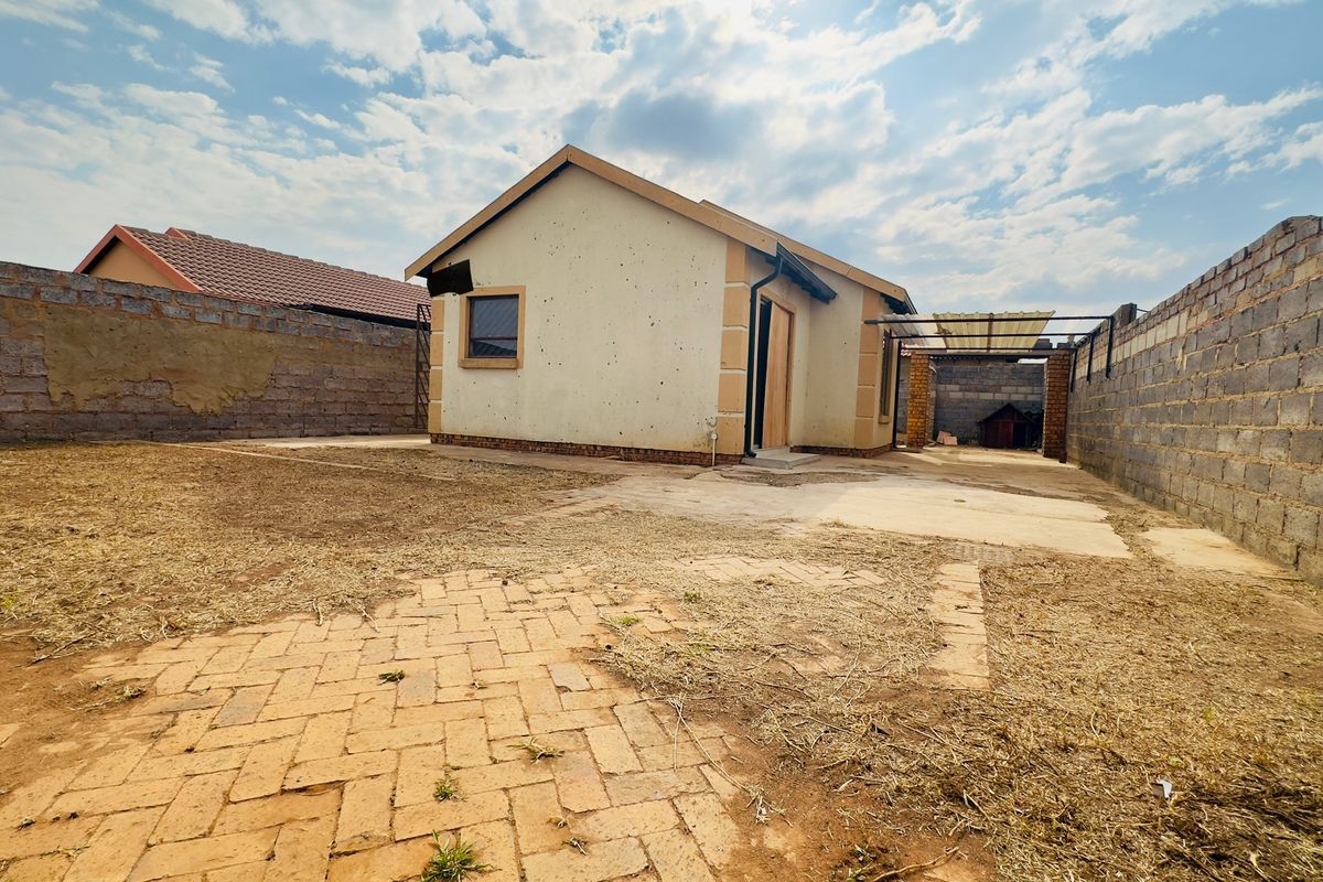 Perfect Starter Home - Photo 2