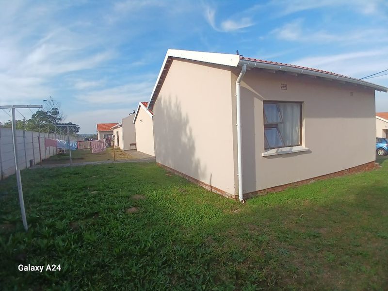 2 Bedroom house in a secure estate, in East London - Photo 4