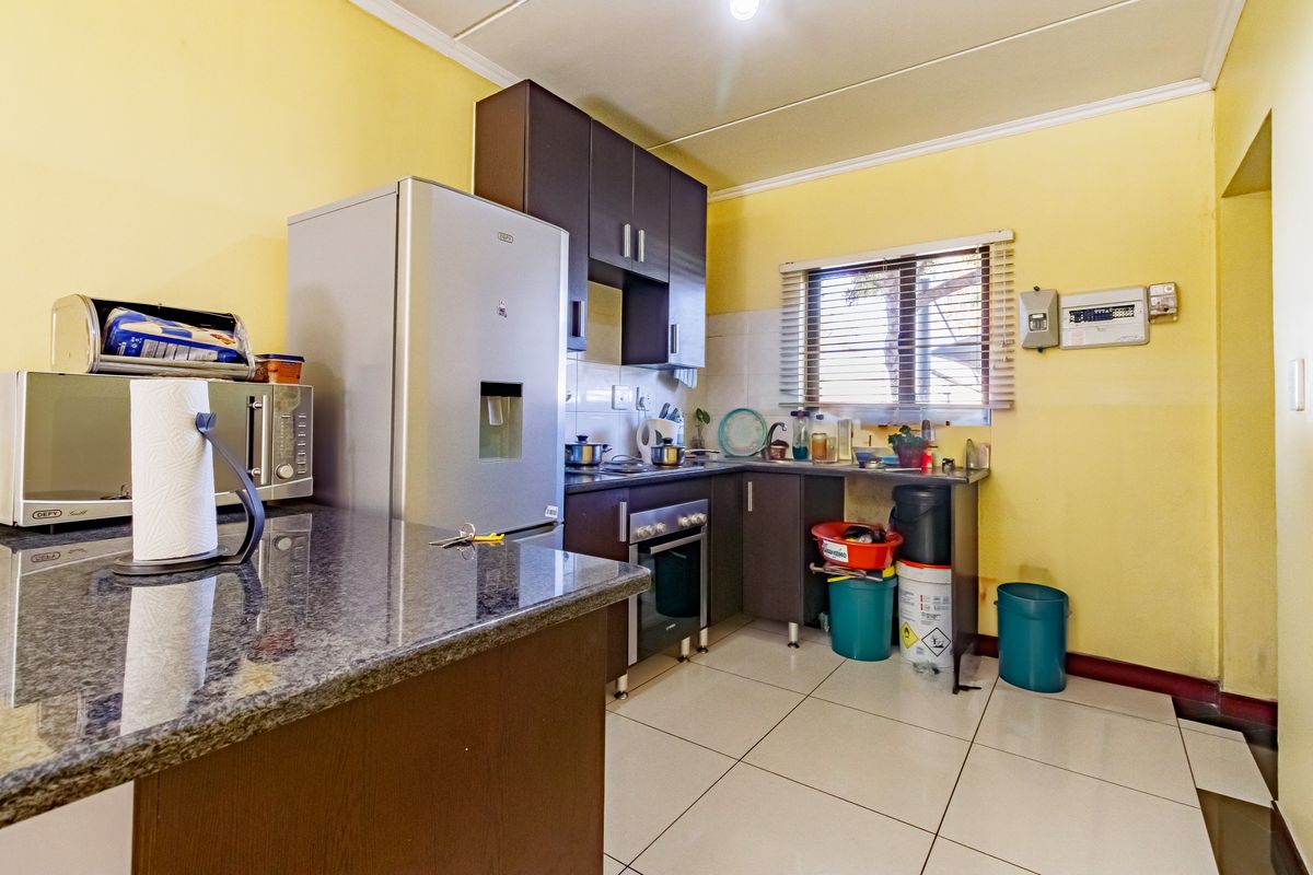 Discover your dream home with serene vibes, ample space, and modern amenities in Noordwyk - Photo 5