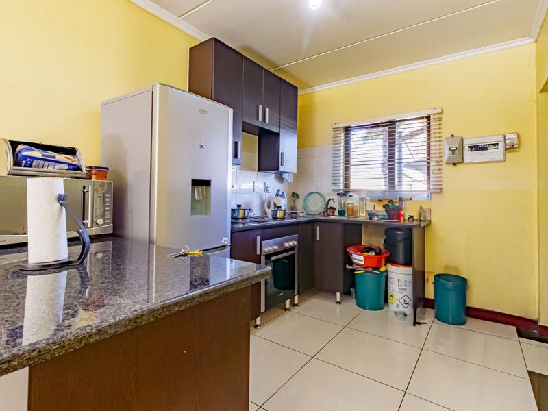 Discover your dream home with serene vibes, ample space, and modern amenities in Noordwyk - Photo 5