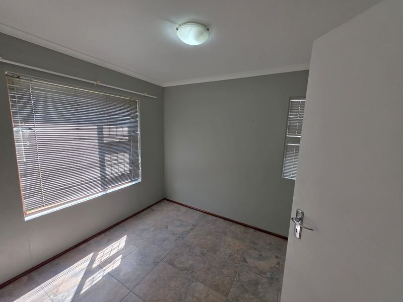 Renovated 1-bedroom ground floor apartment - Photo 3