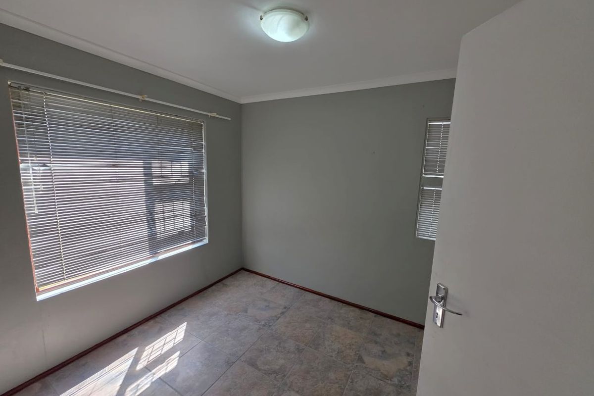 Renovated 1-bedroom ground floor apartment - Photo 3