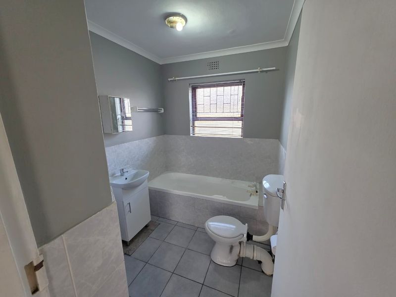 Renovated 1-bedroom ground floor apartment - Photo 5