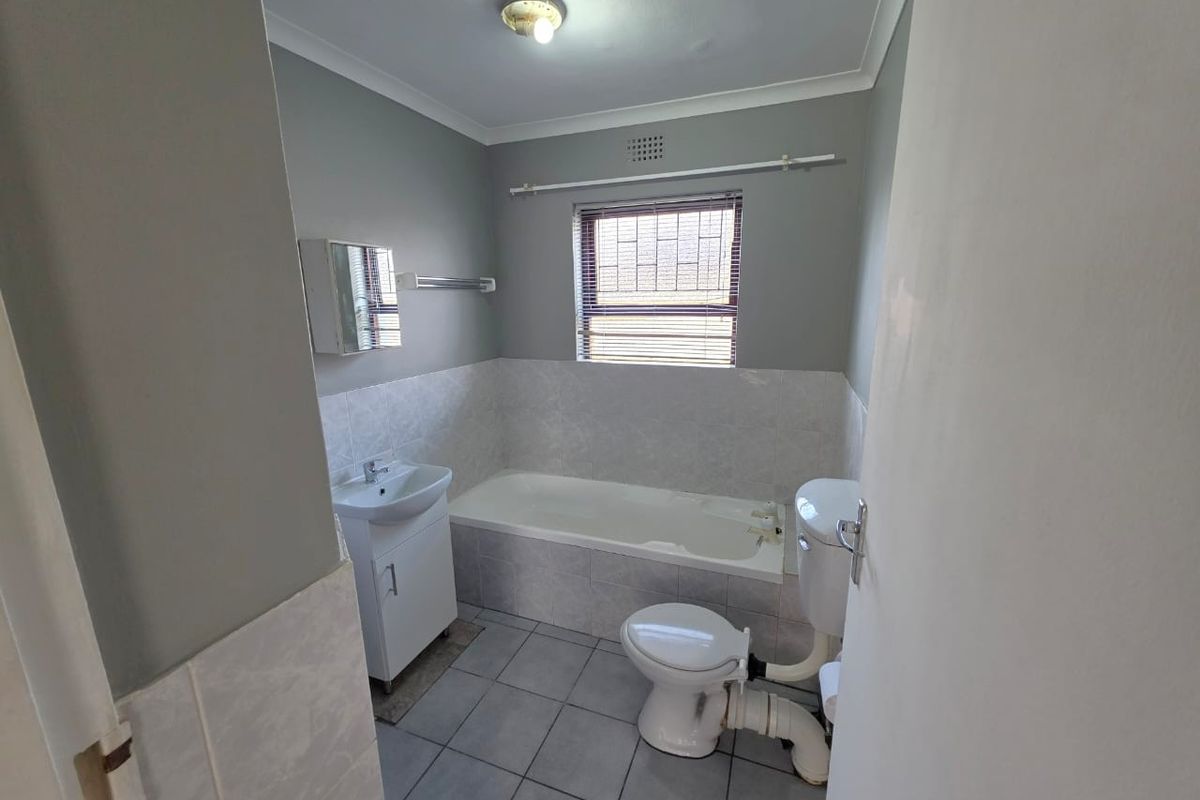 Renovated 1-bedroom ground floor apartment - Photo 5