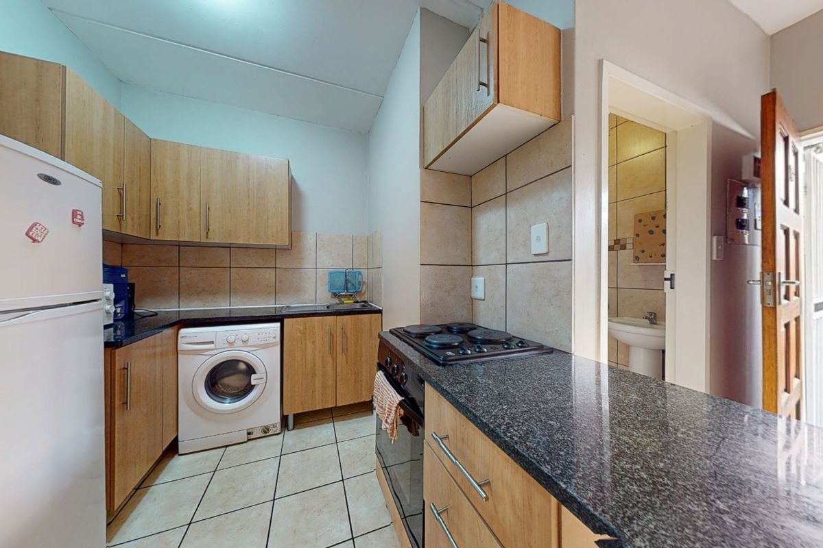 For Sale: 3 Bedroom Flat in Secure Complex at The  Bult area - Photo 3