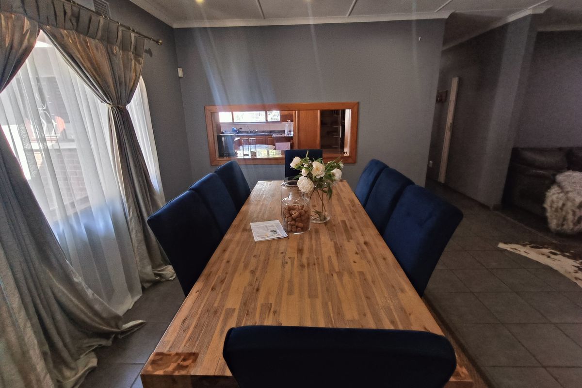 Spacious Family Retreat with Entertainment Flair and Flatlet - Photo 5