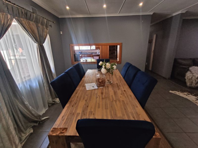 Spacious Family Retreat with Entertainment Flair and Flatlet - Photo 5