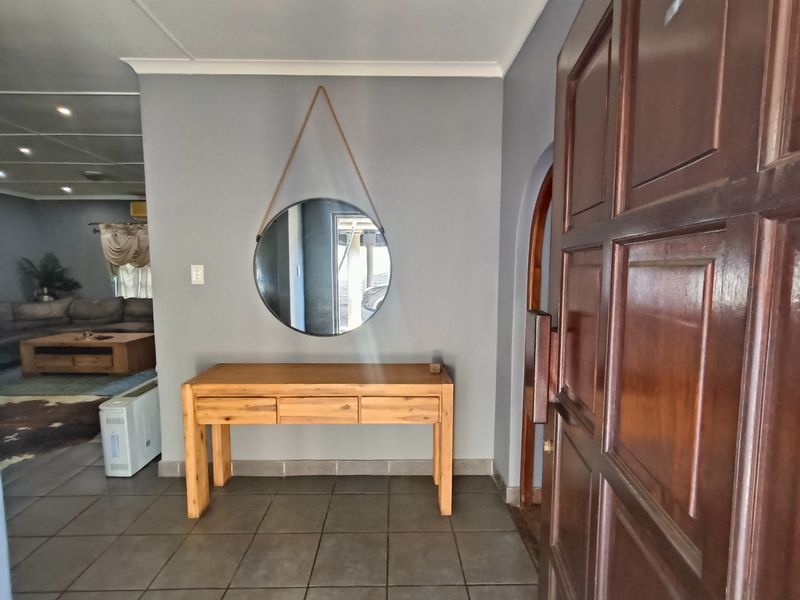 Spacious Family Retreat with Entertainment Flair and Flatlet - Photo 3