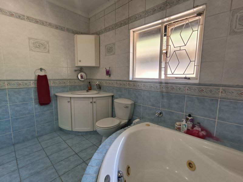 Spacious Family Retreat with Entertainment Flair and Flatlet - Photo 10