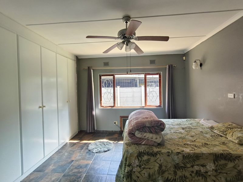 Spacious Family Retreat with Entertainment Flair and Flatlet - Photo 9