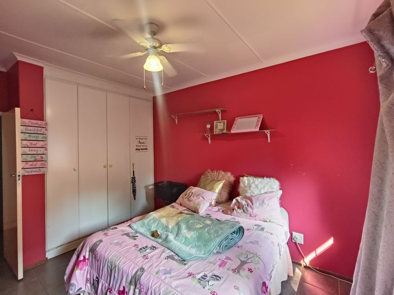 Spacious Family Retreat with Entertainment Flair and Flatlet - Photo 7