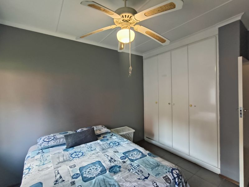 Spacious Family Retreat with Entertainment Flair and Flatlet - Photo 6