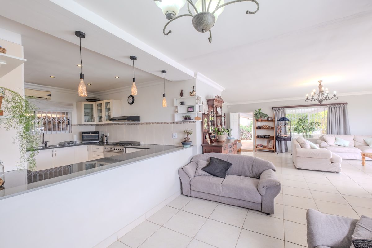 3 Bedrooms En-Suite with Stunning Sea Views in Secure Gated Complex - Photo 5