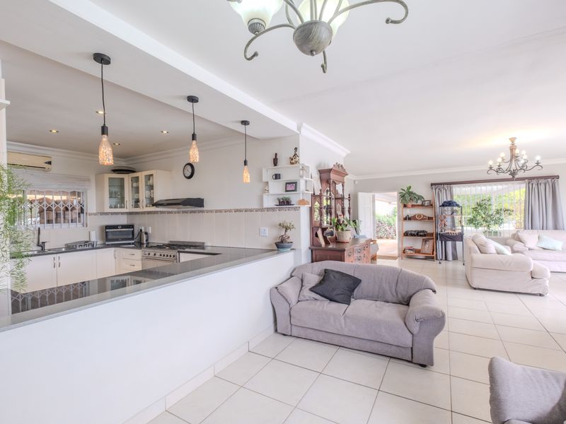 3 Bedrooms En-Suite with Stunning Sea Views in Secure Gated Complex - Photo 5