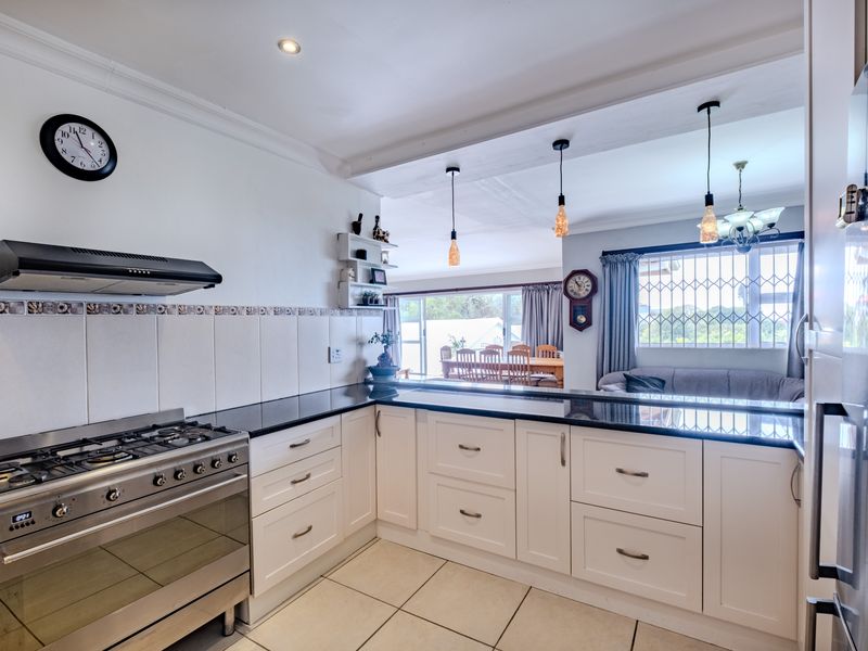 3 Bedrooms En-Suite with Stunning Sea Views in Secure Gated Complex - Photo 7