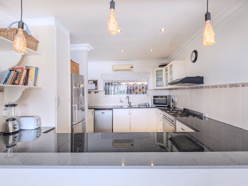 3 Bedrooms En-Suite with Stunning Sea Views in Secure Gated Complex - Photo 6