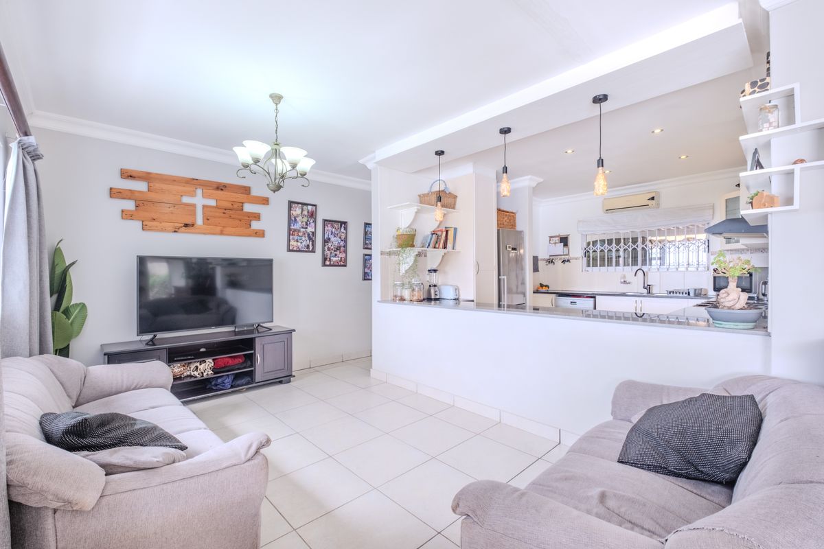 3 Bedrooms En-Suite with Stunning Sea Views in Secure Gated Complex - Photo 4