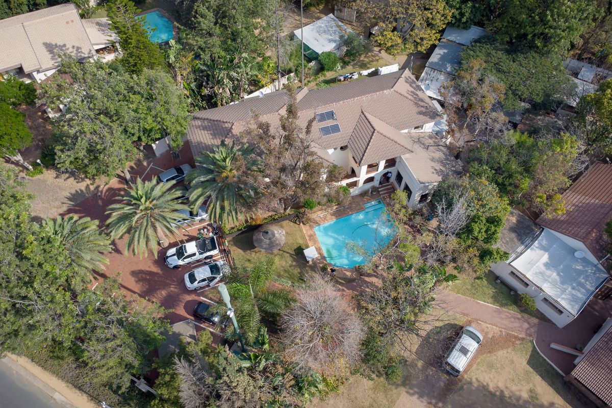 Property with many different business opportunit with great visibility - Photo 2