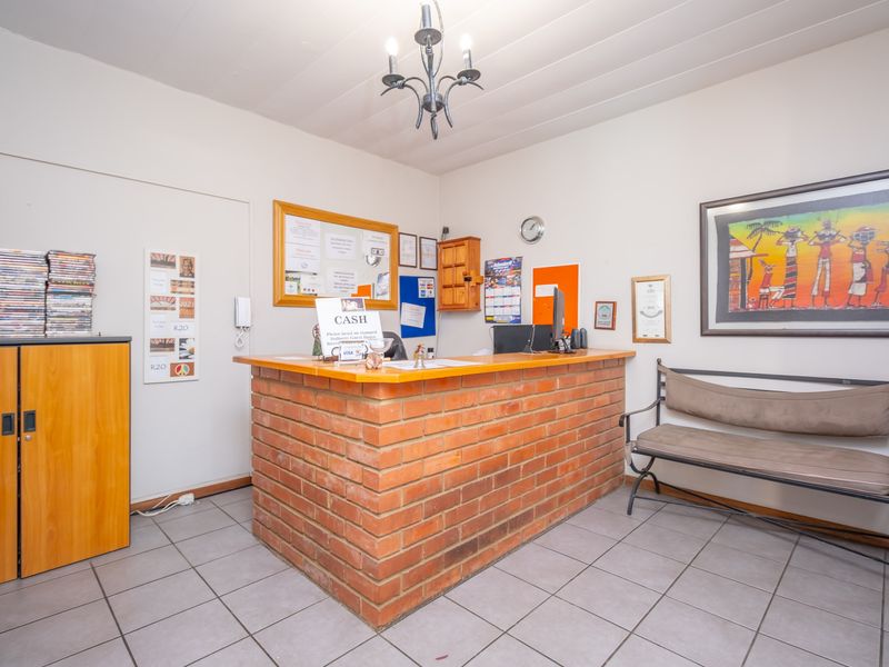 Property with many different business opportunit with great visibility - Photo 9