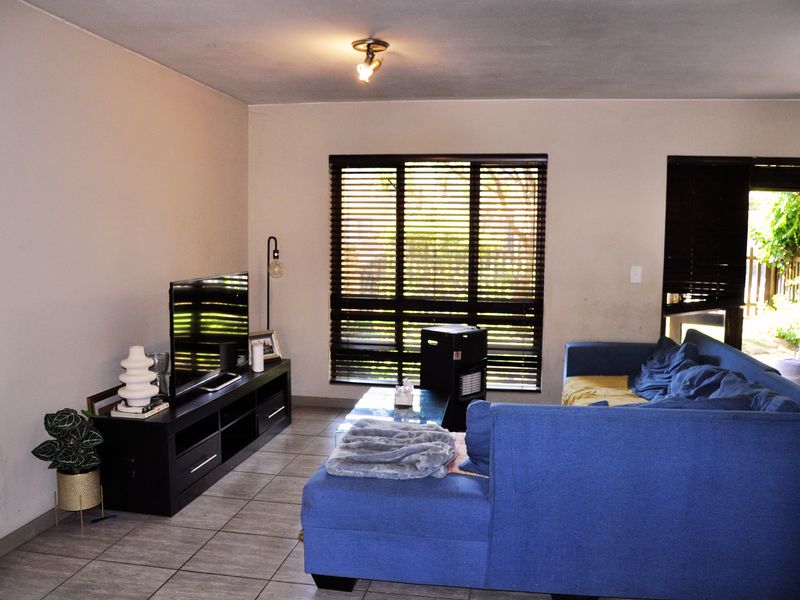 Warm, Wonderful, Convenient Home in Waterfall Heights - Photo 5