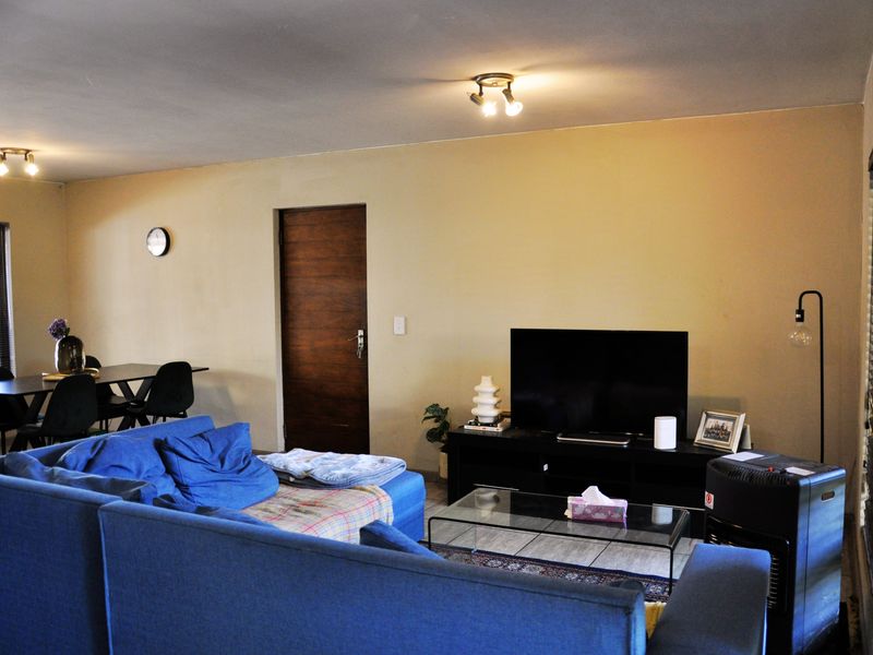 Warm, Wonderful, Convenient Home in Waterfall Heights - Photo 4