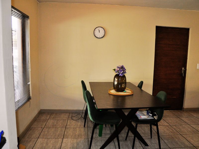 Warm, Wonderful, Convenient Home in Waterfall Heights - Photo 3