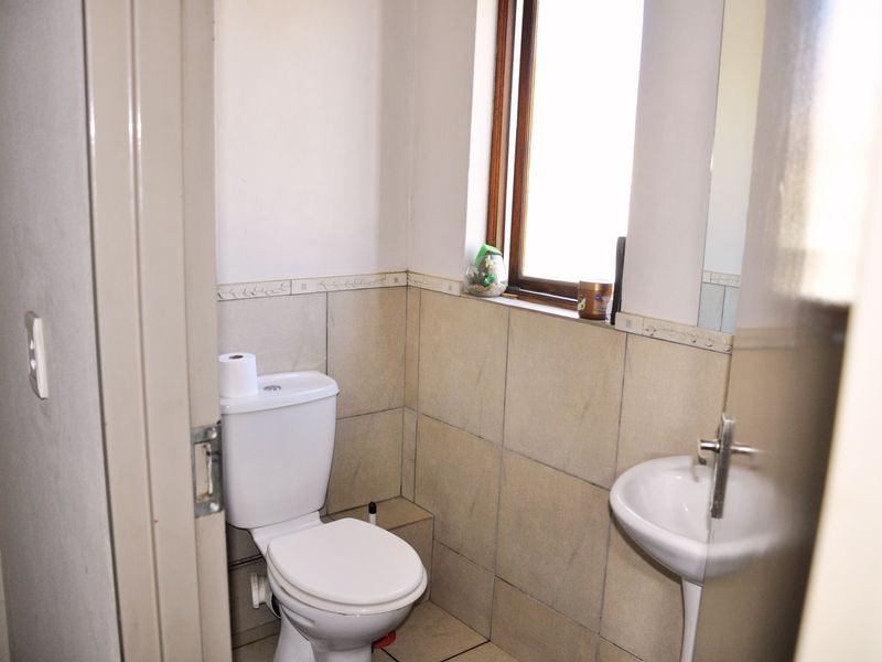 Warm, Wonderful, Convenient Home in Waterfall Heights - Photo 10