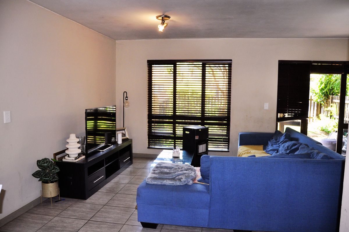 Warm, Wonderful, Convenient Home in Waterfall Heights - Photo 5