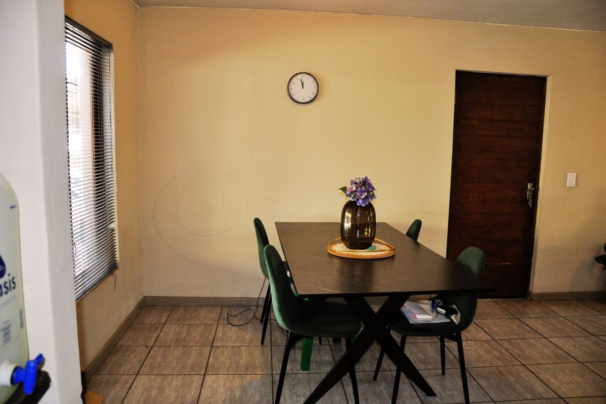 Warm, Wonderful, Convenient Home in Waterfall Heights - Photo 3