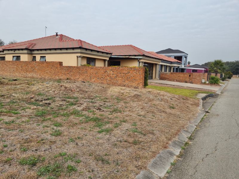 Prime Vacant Land in secure estate – Build Your Dream - Photo 8