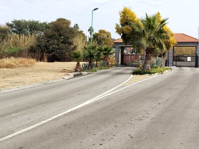 Prime Vacant Land in secure estate – Build Your Dream - Photo 3
