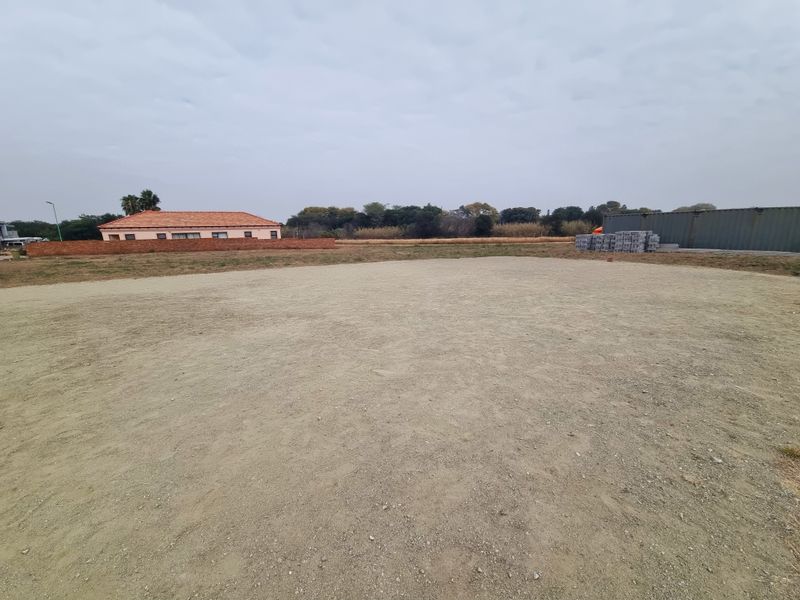 Brits - Prime 500m2 Vacant Stand for Sale - Photo 2