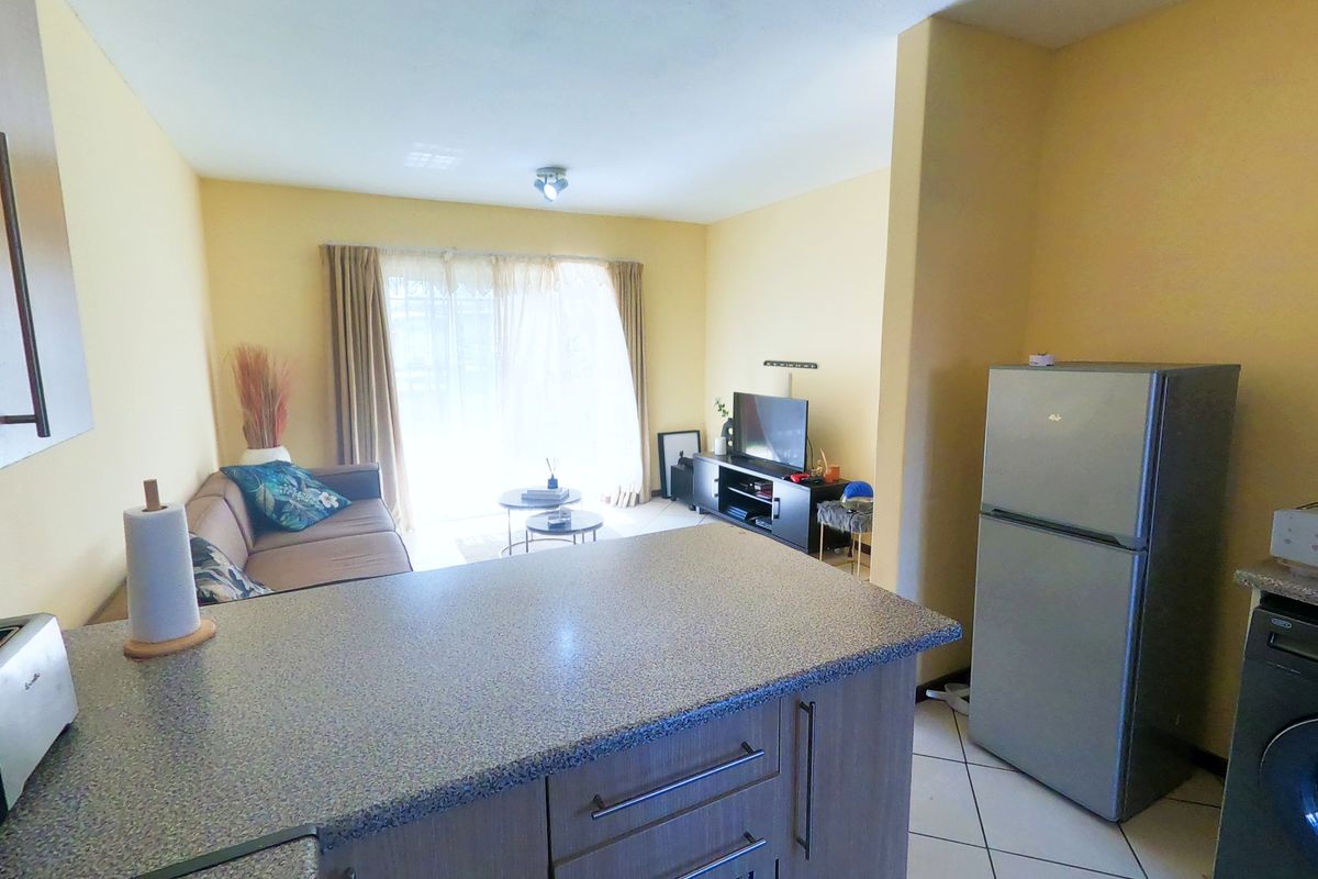 Starting to bid from R600 000.00 !!! Live Online Auction! Non-Distressed Auction - Photo 2