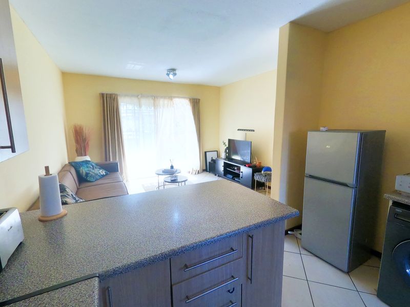 Starting to bid from R600 000.00 !!! Live Online Auction! Non-Distressed Auction - Photo 2