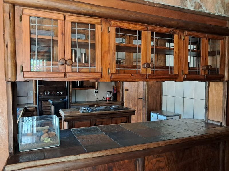 Spacious 4-Bedroom Family Home with Flatlet, Pool, and Entertainment Area - Photo 7