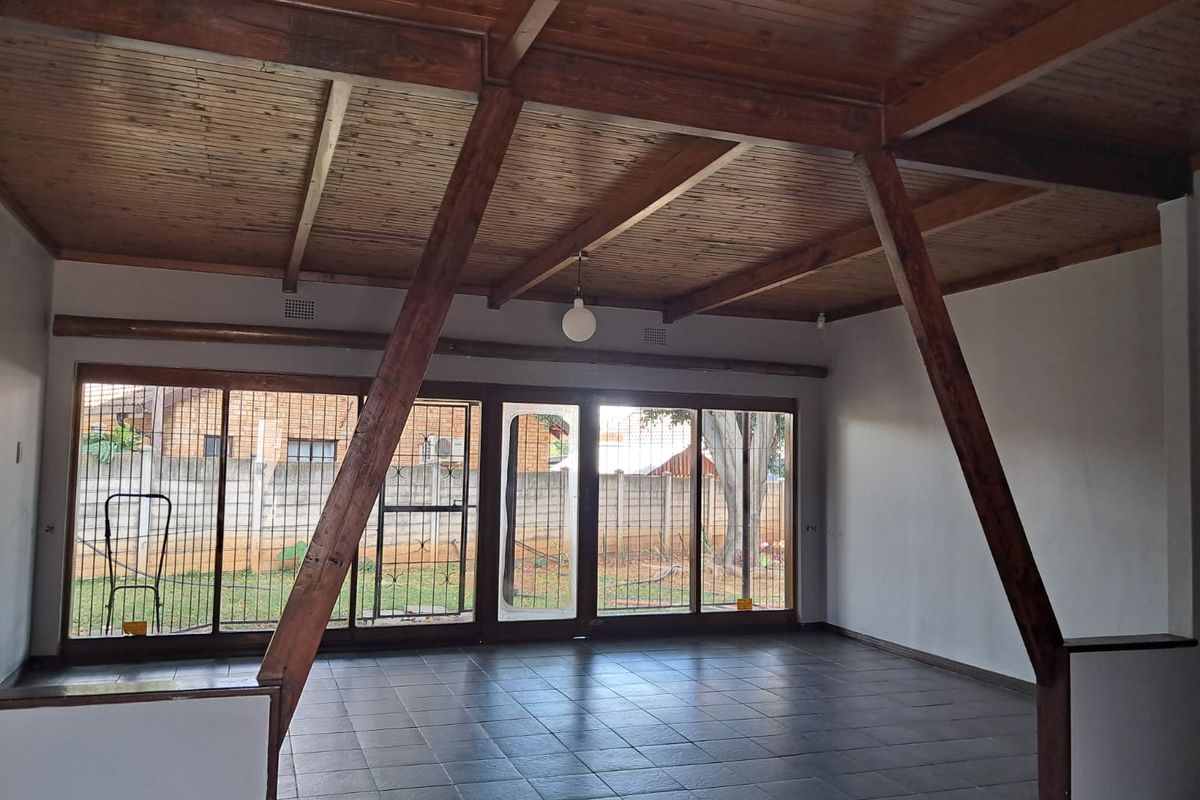Spacious 4-Bedroom Family Home with Flatlet, Pool, and Entertainment Area - Photo 5