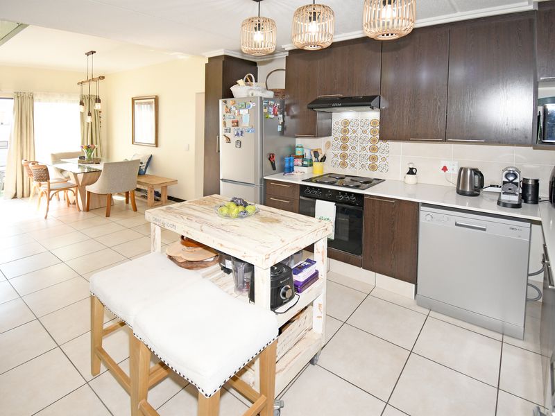 Modern Elegance Meets Effortless Living in Casablanca, Lonehill - Photo 7