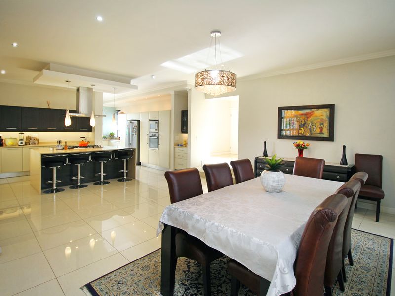 Delightful 3-Bedroom Family Home with Greenbelt Views in Waterfall Village! - Photo 4