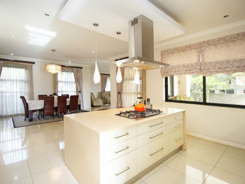 Delightful 3-Bedroom Family Home with Greenbelt Views in Waterfall Village! - Photo 8