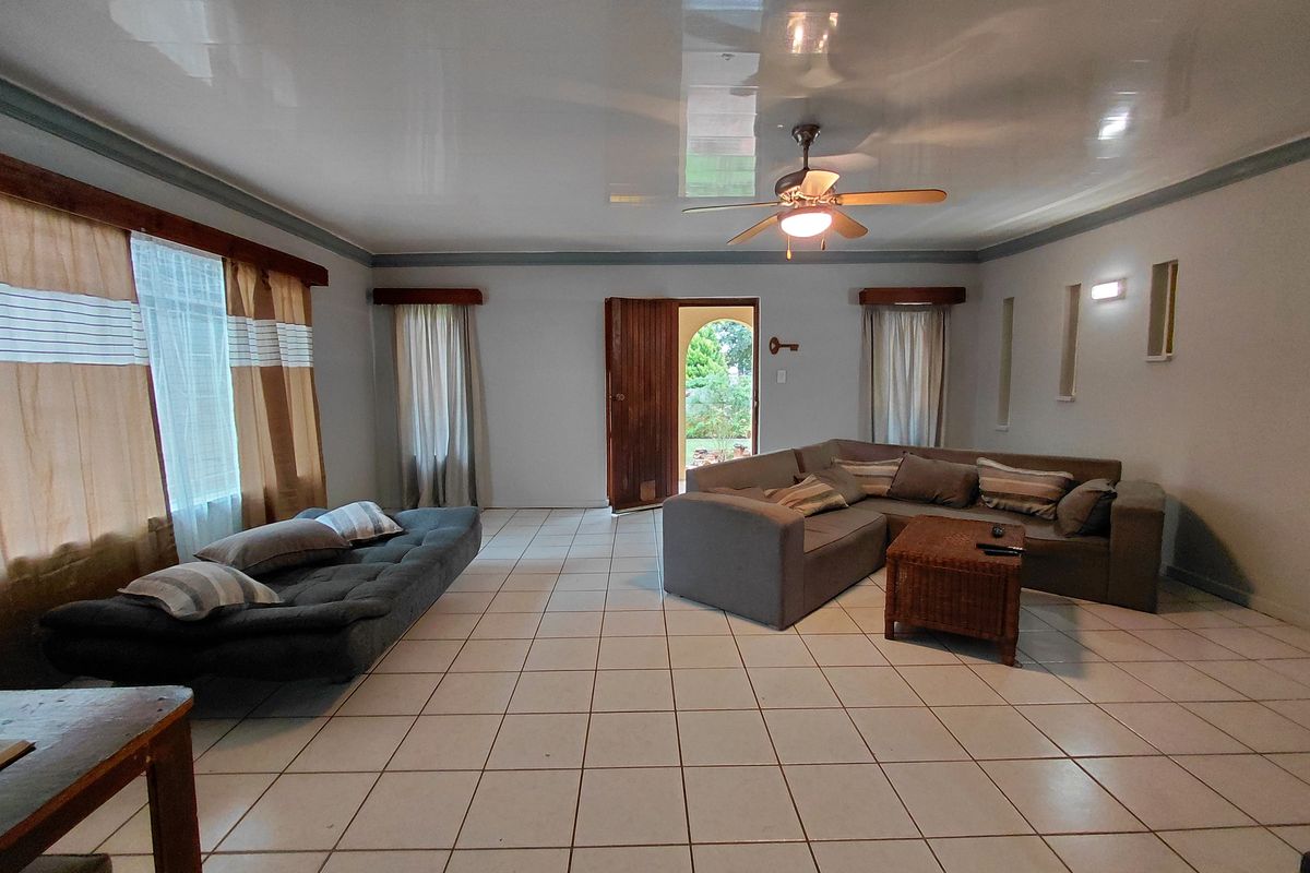 Charming 3-bedroom home in Randlespark, Klerksdorp, perfect for families seeking comfort and style! - Photo 3